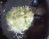 ग्रीन कांदा व करंदी फ्राय (green onion karandi fry recipe in marathi) रेसिपी स्टेप 2 फोटो 