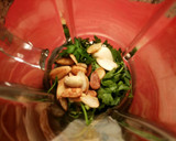 Foto del paso 10 de la receta: Almejas con cardos y patatas en crema verde y almendras
