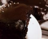 صورة لخطوة 9 من وصفة كيكة الشوكولاته 🖤