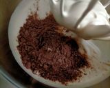 Foto langkah ke 2 dari resep Triple chocolate mousse cake.