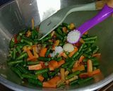 Foto langkah ke 4 dari resep Oseng kacang panjang wortel.