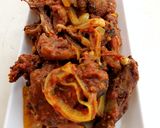 A picture of step 4 of Peppered chicken with white onions.
