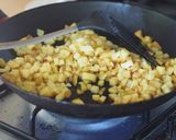 Foto langkah ke 2 dari resep Sambel kentang - tempe santen wah.