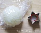 A picture of step 2 of Charaben Soccer Ball Rice Balls.