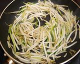 A picture of step 2 of Yakiniku Namul Bowl Like at Tokyo Disneyland.