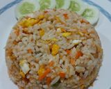 Foto langkah ke 4 dari resep Nasi Goreng Salmon ala Resto Jepang.