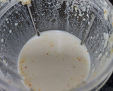 बादाम हनी मिल्क शेक(badam honey milkshake recipe in hindi) रेसिपी चरण 2 फोटो