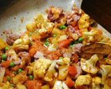 A picture of step 6 of Dry purple Cauliflower bhaji.