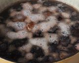A picture of step 2 of Our Family Recipe for Chestnuts Simmered in Their Inner Skins.