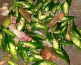 Foto langkah ke 3 dari resep Oseng tempe, udang & pete cabe ijo.