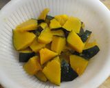A picture of step 4 of Simple Kabocha Squash Salad.