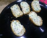 A picture of step 4 of Garlic bread with soup.