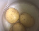 A picture of step 1 of Baked cheese corn potato.