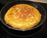 Foto del paso 6 de la receta: Tortilla de papas con verduritas🥕🥔🥒🥓🍠