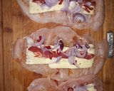 Foto del paso 1 de la receta: Pechuga de pollo rellena con queso, chorizo y cebolla