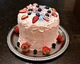 White Butter Cake with Strawberry and Blueberry Whipped Cream recipe step 16 photo