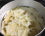 Hình bước làm 1 của món Chè tàu hủ ky bạch quả hạt sen