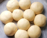 Foto del paso 3 de la receta: Pancitos con harina de maíz rellenos con dulce de membrillo💜