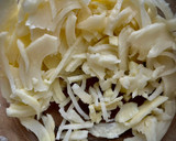Foto del paso 1 de la receta: Gofre de patata y queso con salmón marinado casero y huevo poché