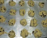 Foto langkah ke 7 dari resep Vanila Chochochip Cookies Favorit.