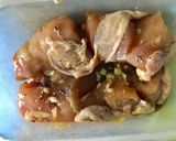 Hình bước làm 1 của món Ức gà và nấm đùi gà nướng