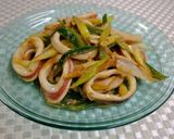 A picture of step 3 of Easy Squid and Japanese Leek Stir-Fry with Oyster Sauce and Mayo.