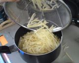 A picture of step 1 of Chilled Pasta with Crunchy Potato and Tomatoes.