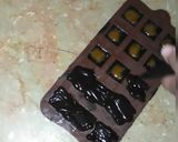 A picture of step 5 of Pomegranate chocolate bites.