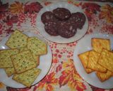 Foto del paso 3 de la receta: Simple o elaborado juntada con amigos: galletitas paté de trucha, morcilla, puré de zanahoria