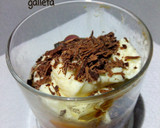 Foto del paso 8 de la receta: Vasito de plátano, dulce de leche, nata y virutas de chocolate