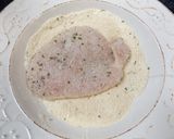 Foto del paso 2 de la receta: Pechuga de pavo empanado con queso