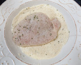 Foto del paso 2 de la receta: Pechuga de pavo empanado con queso