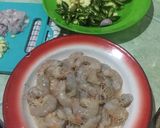 Foto langkah ke 2 dari resep Tumis Udang Bumbu Saos.