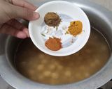 A picture of step 2 of Kathiawadi Cholay.