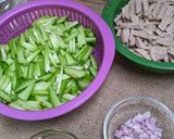 Foto langkah ke 1 dari resep Bakso Oseng Labu Siam.