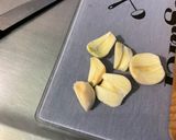 Une image de l'étape 8 de Courgettes et tomates, oignon rouge au bouillon de gambas.