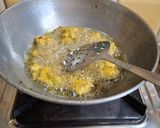 A picture of step 2 of Leftover rice and onion pakoda.