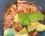 A picture of step 2 of Tuna avocado "Goma-ae" salad.