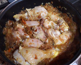 Foto del paso 11 de la receta: Pollo estofado con boniato, pasas sultanas, cúrcuma y jengibre