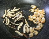 A picture of step 5 of Stir-fried Bifun Noodles with lots of Spring Cabbage and Sweet Onions.