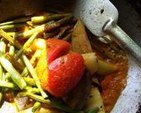 সজনে ডাঁটা দিয়ে কাতলা মাছের ঝোল(sajne danta diye macher jhol recipe in Bengali) রেসিপি ধাপ - 2 ছবি