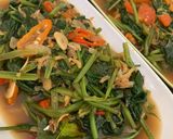 Foto langkah ke 8 dari resep Tumis Kangkung Saos Tiram dengan Teri Udang.