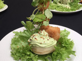 Mousse de palta sobre fondos de alcachofa