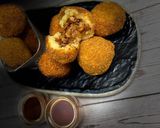 A picture of step 9 of Stuffed potatoes balls.