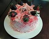 Fresh Strawberry Chiffon Layer Cake with Chocolate and Strawberry Whipped cream recipe step 19 photo