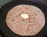 A picture of step 4 of Potato paratha.