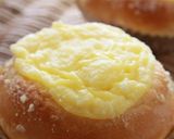 A picture of step 21 of Rolled Bread with Cream.