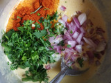 चीजी बेसन चीला (cheesy besan cheela recipe in hindi)