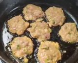 A picture of step 3 of Fish egg fry.