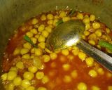 A picture of step 4 of Chana tarkari.